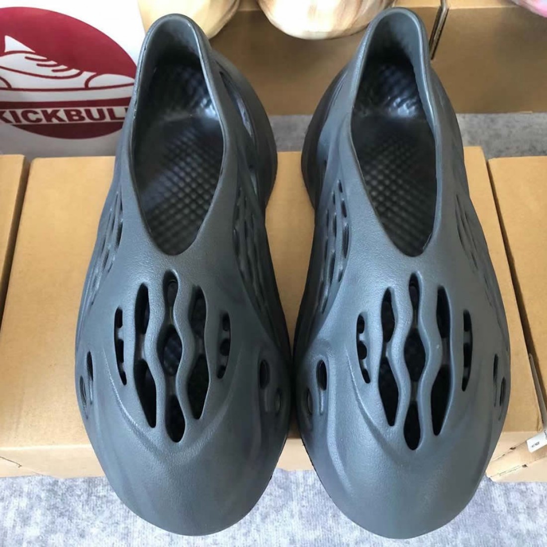 yeezy moon foam runner