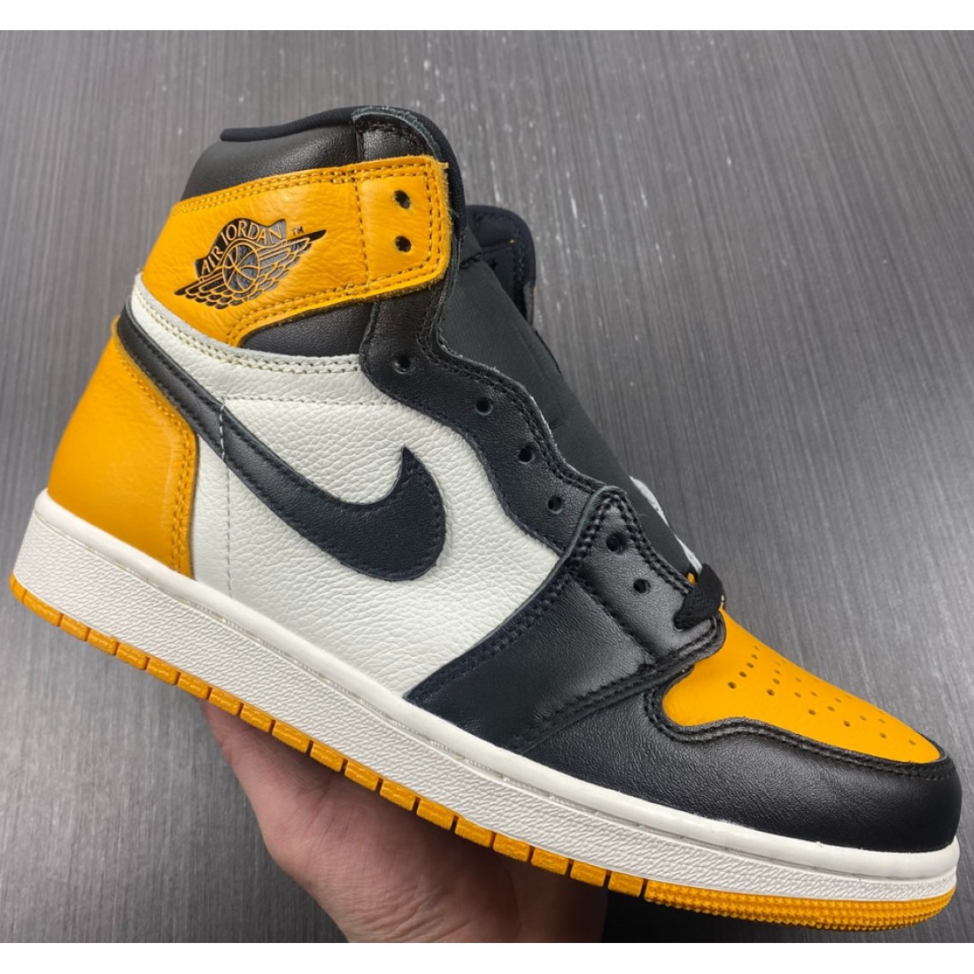 Air Jordan 1 OG High 'Yellow Toe' 555088711
