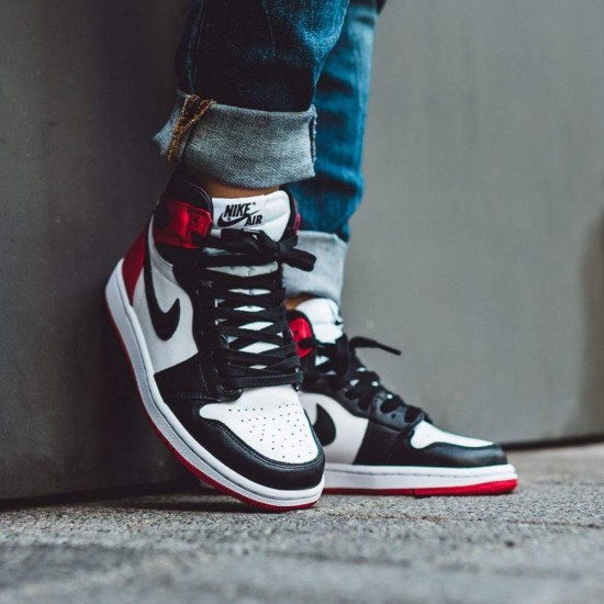 nike aj1 satin black toe