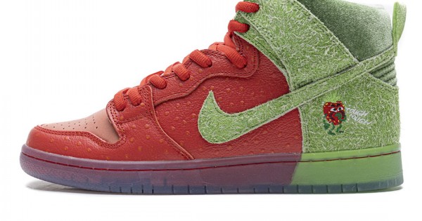 nike dunk strawberry