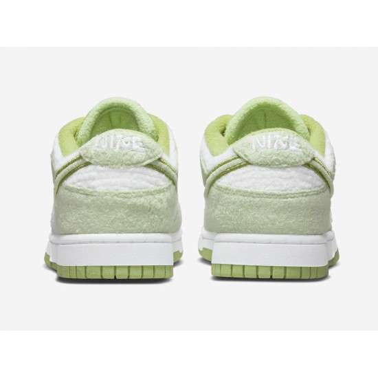 NIKE DUNK LOW SE 'FLEECE - HONEYDEW' WMNS 2022 DQ7579-300 NIKE DUNK LOW SE 'FLEECE - HONEYDEW' WMNS 2022 DQ7579-300