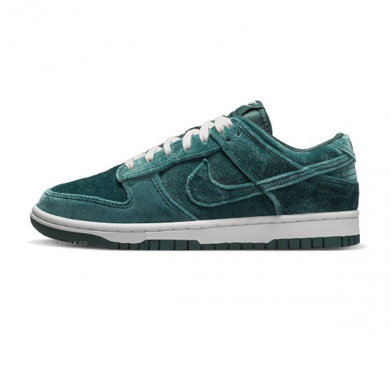 NIKE DUNK LOW 'GREEN VELVET' WMNS 2022 DZ5224-300 NIKE DUNK LOW 'GREEN VELVET' WMNS 2022 DZ5224-300