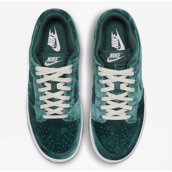 NIKE DUNK LOW 'GREEN VELVET' WMNS 2022 DZ5224-300 NIKE DUNK LOW 'GREEN VELVET' WMNS 2022 DZ5224-300