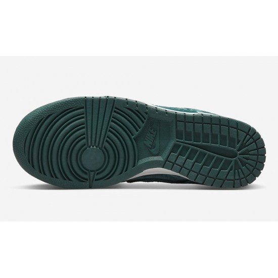NIKE DUNK LOW 'GREEN VELVET' WMNS 2022 DZ5224-300 NIKE DUNK LOW 'GREEN VELVET' WMNS 2022 DZ5224-300