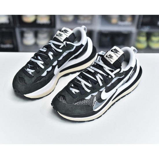 sacai x Nike VaporWaffle 3.0 CV1363-001 sacai x Nike VaporWaffle 3.0 CV1363-001