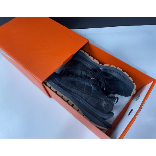 SACAI X VAPORWAFFLE 'BLACK GUM' DD1875-001 SACAI X VAPORWAFFLE 'BLACK GUM' DD1875-001