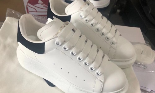 Alexander McQueen Sneaker White Black Kickbulk Sneaker Camera Photos