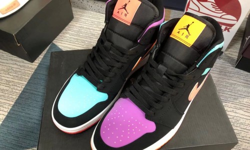 AIR JORDAN 1 MID GS 'CANDY' 554725-083 Kickbulk Sneaker retail wholesale Camera Photos