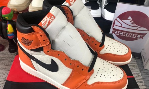 Air Jordan 1 'Reverse Shattered Backboard' 555088-113 Kickbulk Sneaker Quality Control Camera photos