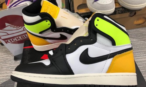 Air Jordan 1 Retro High OG 'Volt Gold' 555088-118 Kickbulk Sneaker Camera photos