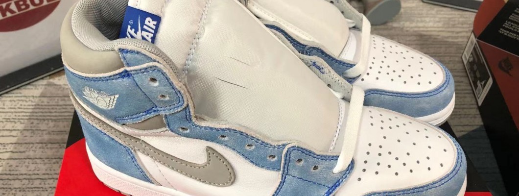 Air Jordan 1 High OG GS Hyper Royal 555088-402 Kickbulk Sneaker Camera Photos Air Jordan 1 High OG GS Hyper Royal 555088-402 Kickbulk Sneaker Camera Photos