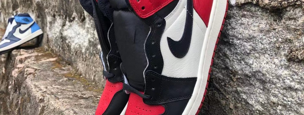 Air Jordan 1 Retro High OG Red/Black/White 'Bred Toe' 555088-610 Kickbulk Sneaker outdoor Camera Photos Air Jordan 1 Retro High OG Red/Black/White 'Bred Toe' 555088-610 Kickbulk Sneaker outdoor Camera Photos