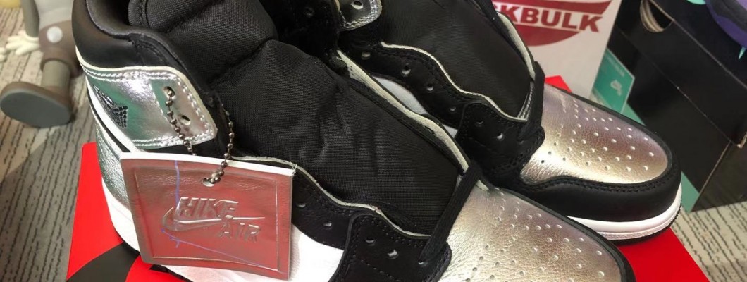 Air Jordan 1 High OG 'Metallic Silver' CD0461-001 Kickbulk Sneaker Camera Photos Air Jordan 1 High OG 'Metallic Silver' CD0461-001 Kickbulk Sneaker Camera Photos