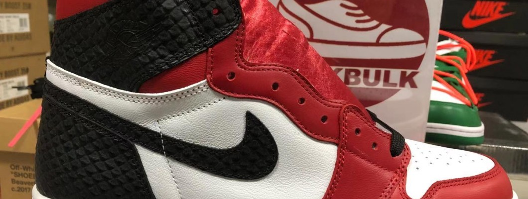 Air Jordan 1 Retro High Satin Snake Chicago (W) CD0461-601 Kickbulk Sneaker Camera photos Air Jordan 1 Retro High Satin Snake Chicago (W) CD0461-601 Kickbulk Sneaker Camera photos