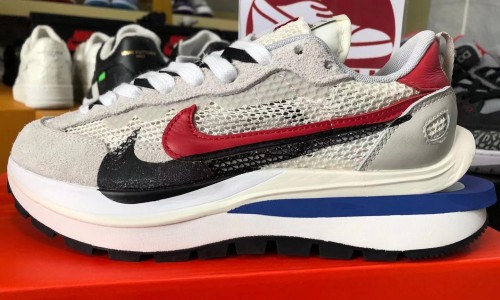 Sacai x Nike Pegasua Vaporfly Villain Grey Blue Red CI9928-010 Kickbulk Sneaker camera photos