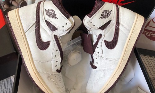 A MA MANIERE X AIR JORDAN 1 HIGH OG DO7097-100 Kickbulk Sneaker Camera photos