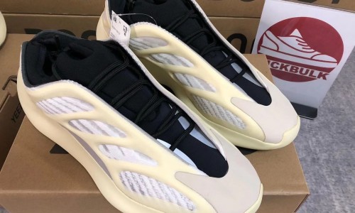 Adidas Yeezy 700 V3 'Azael' FW4980 Kickbulk Sneaker Camera photos