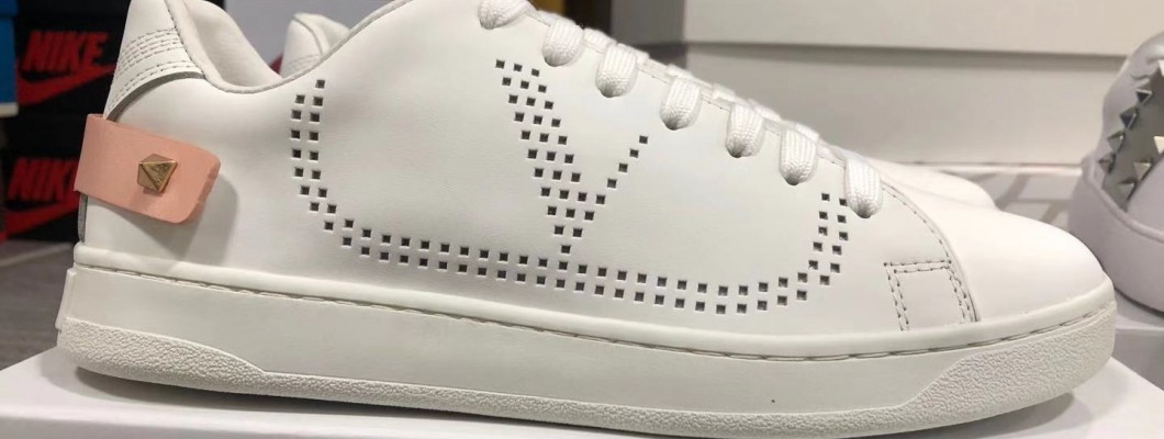 VALENTINO kickbulk SNEAKER custom made camera photos VALENTINO kickbulk SNEAKER custom made camera photos