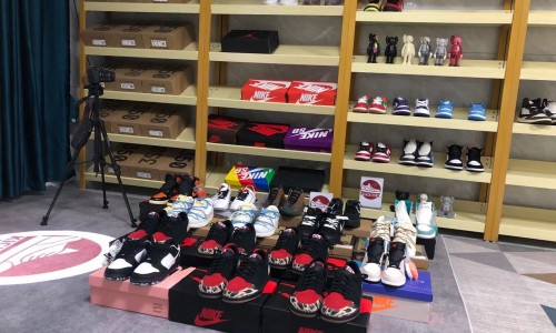 Kickbulk Sneaker Shipping Packaging quality control Diary camera group photos