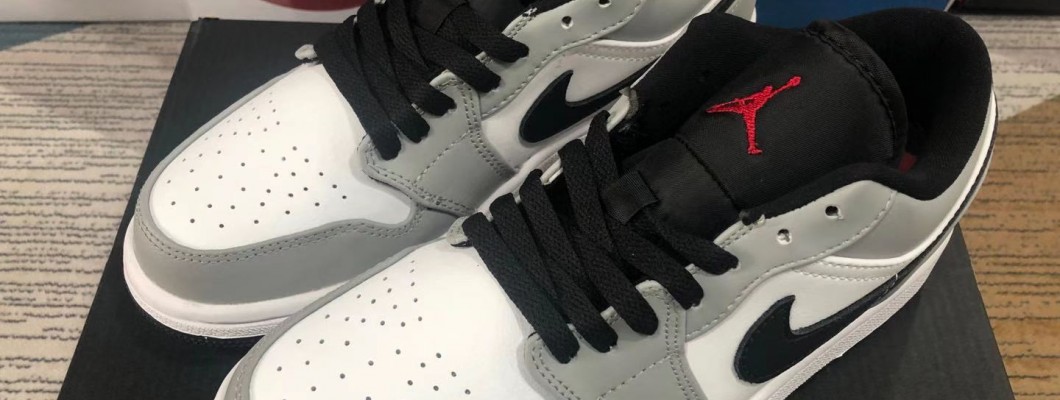 Air Jordan 1 Low GS 'Light Smoke Grey' 553560-030 Kickbulk Sneaker Camera photos Air Jordan 1 Low GS 'Light Smoke Grey' 553560-030 Kickbulk Sneaker Camera photos