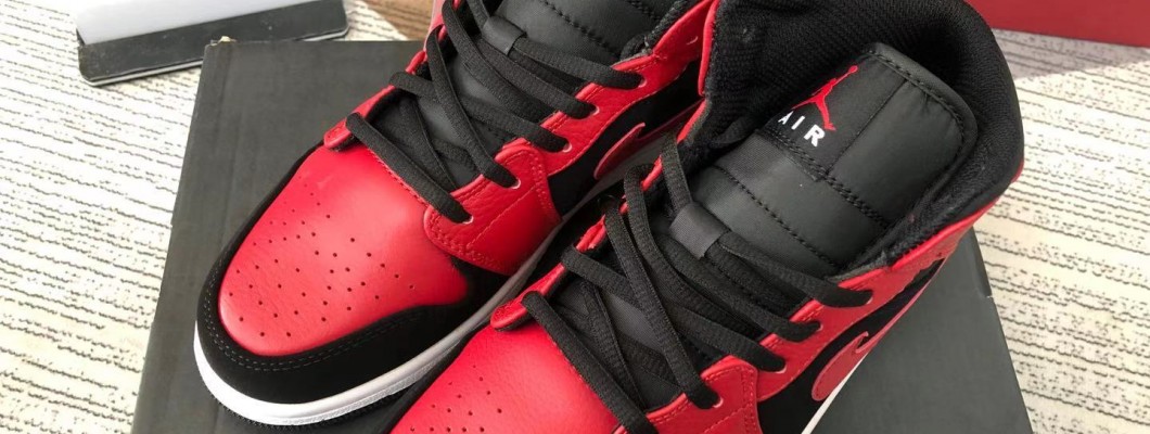 Air Jordan 1 Mid GS 'Black Gym Red' 554725-054 Kickbulk Sneaker Camera photos