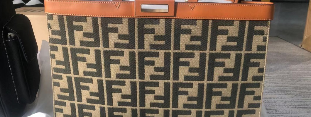 Louis Vuitton LV Fendi DIOR Gucci Bags etc. luxury retail wholesale Free shipping