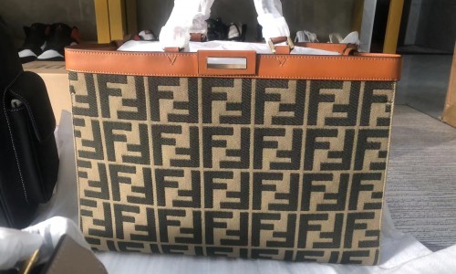 Louis Vuitton LV Fendi DIOR Gucci Bags etc. luxury retail wholesale Free shipping