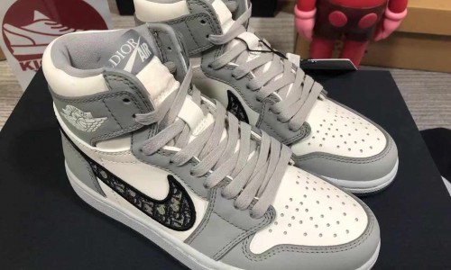 DIOR X AIR JORDAN 1 HIGH OG CN8607-002 Kickbulk Sneaker release Camera photos