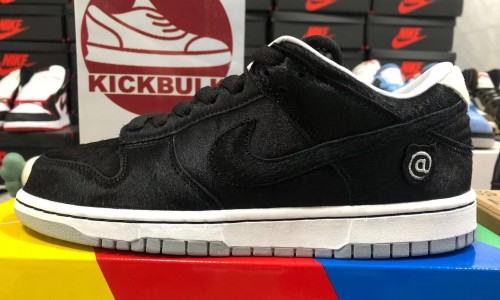 Medicom x Nike SB Dunk Low 'BE@RBRICK' CZ5127-001 Kickbulk Sneaker Camera photos reviews