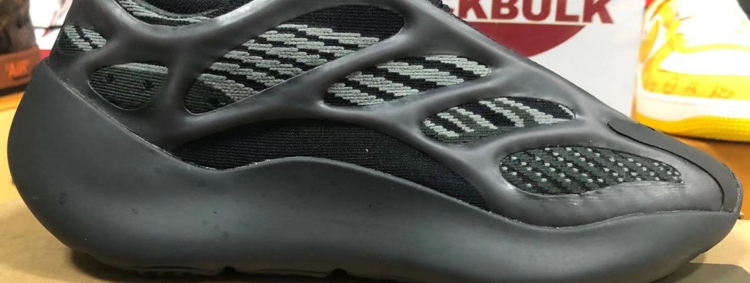 Adidas Yeezy 700 V3 'Alvah' H67799 Kickbulk Sneaker Camera photos Adidas Yeezy 700 V3 'Alvah' H67799 Kickbulk Sneaker Camera photos