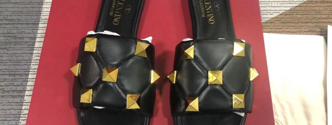 VALENTINO GARAVANI slippers kickbulk sneaker Camera photos shoes retail wholesale worldwide free shipping VALENTINO GARAVANI slippers kickbulk sneaker Camera photos shoes retail wholesale worldwide free shipping