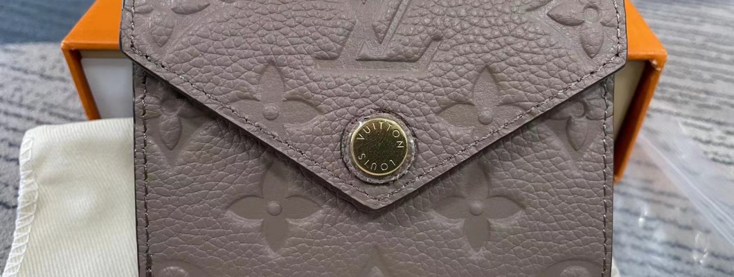 A refined LV card case Kickbulk Luxury retail reviews A refined LV card case Kickbulk Luxury retail reviews