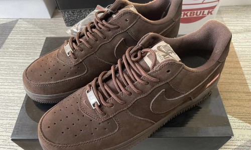 SUPREME X AIR FORCE 1 LOW 'BOX LOGO - BAROQUE BROWN' Kickbulk Sneaker With shoes camera photos