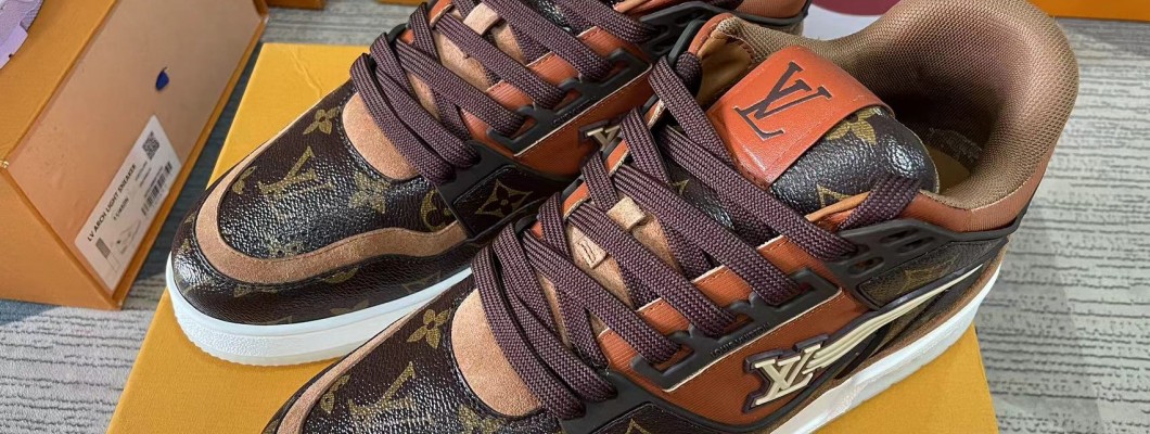 Several LV shoes Kickbulk Sneaker custom camera photos Several LV shoes Kickbulk Sneaker custom camera photos