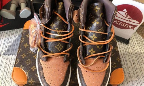 LOUIS VUITTON X NIKE AIR JORDAN 1 High KickBulk Sneaker Shoes Mobile phone photos