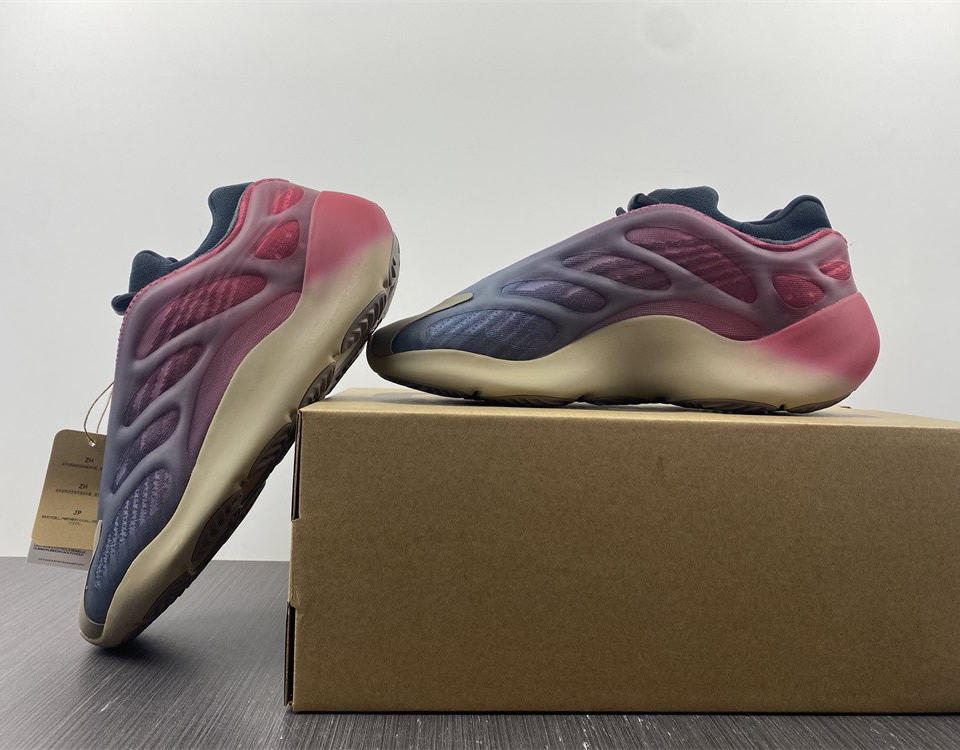 Adidas Yeezy 700 V3 Fade Carbon Gw1814 8 - www.kickbulk.co