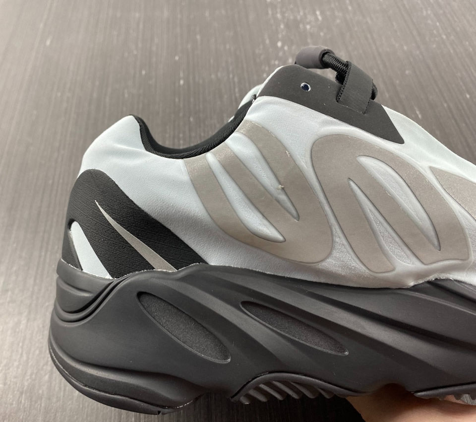 Adidas YEEZY BOOST 700 MNVN BLUE TINT GZ0711 13