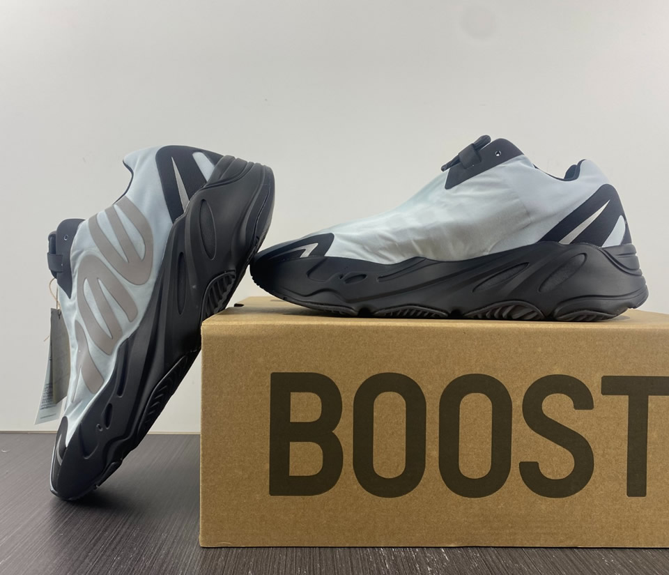 Adidas YEEZY BOOST 700 MNVN BLUE TINT GZ0711 9