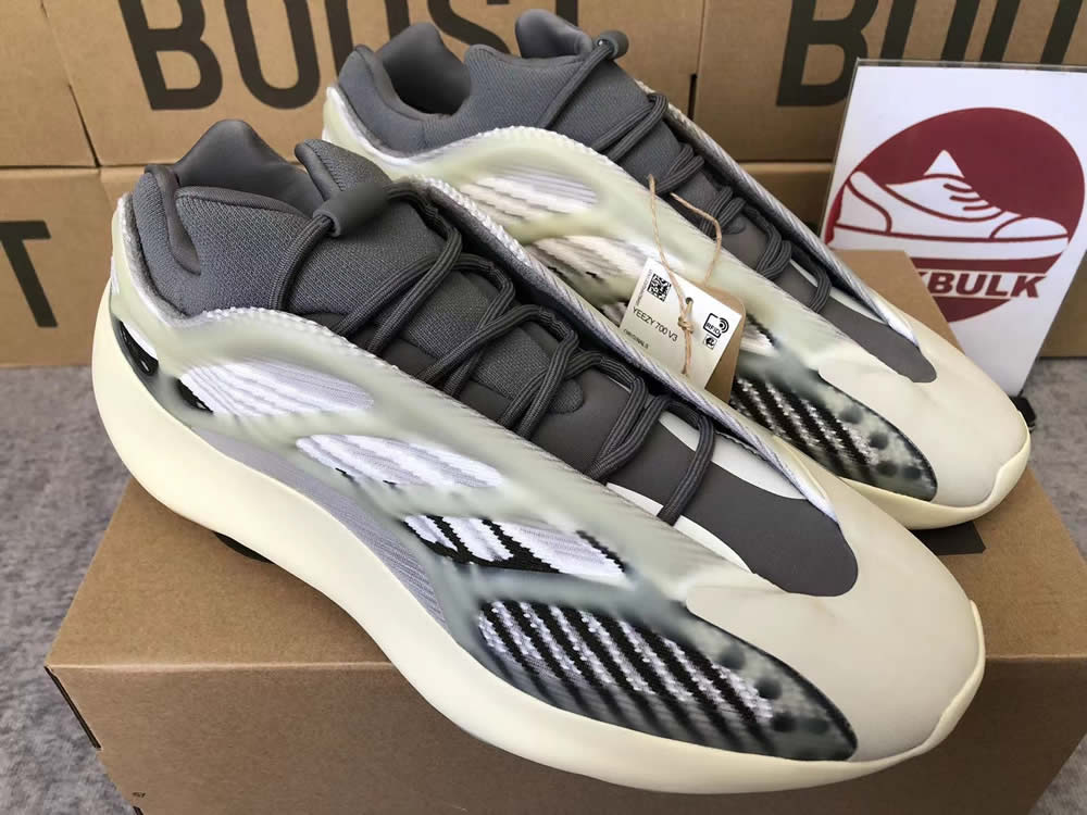 ADIDAS YEEZY 700 V3 FADE SALT ID1674 4