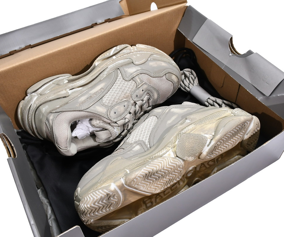 Balenciaga Triple S Beige 524039w2fa19710 4 - www.kickbulk.co