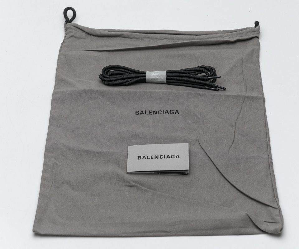 Balenciaga Track 2 Sneaker Black White 570391w2gn31090 22 - www.kickbulk.co