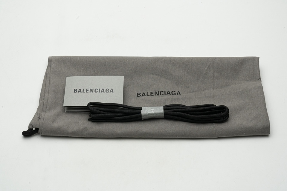 Balenciaga Drive Sneaker Black 624343w2fn11000 20 - www.kickbulk.co