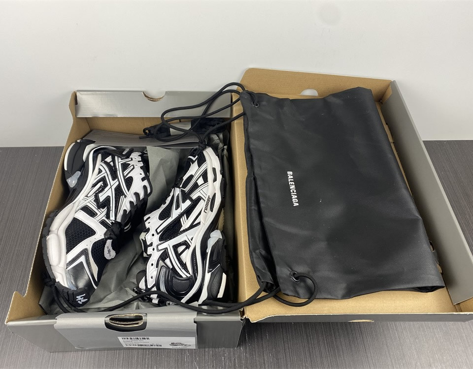 Balenciaga Runner Black White 677403w3rb29010 11 - www.kickbulk.co