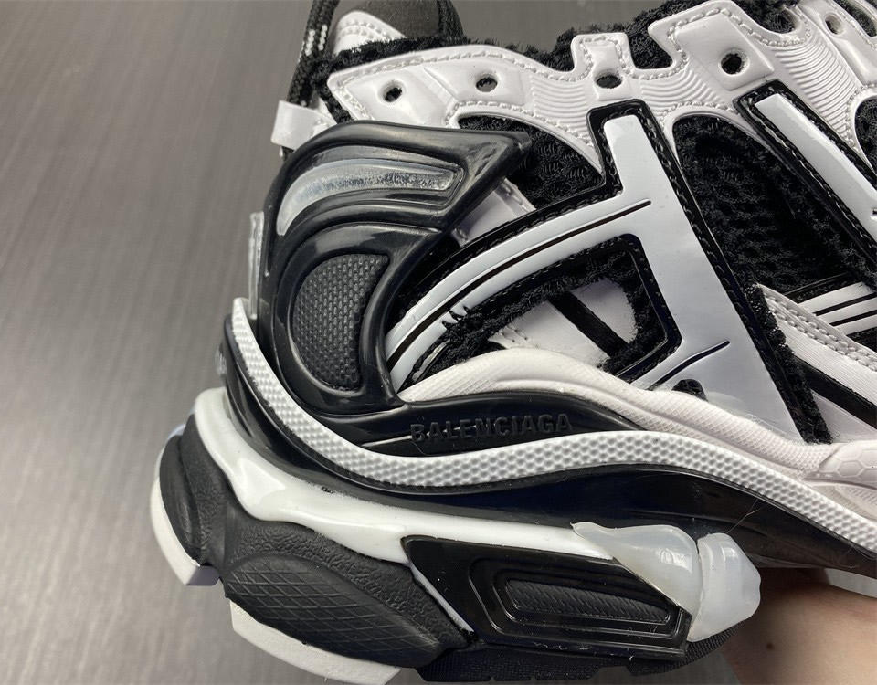 Balenciaga Runner Black White 677403w3rb29010 16 - www.kickbulk.co