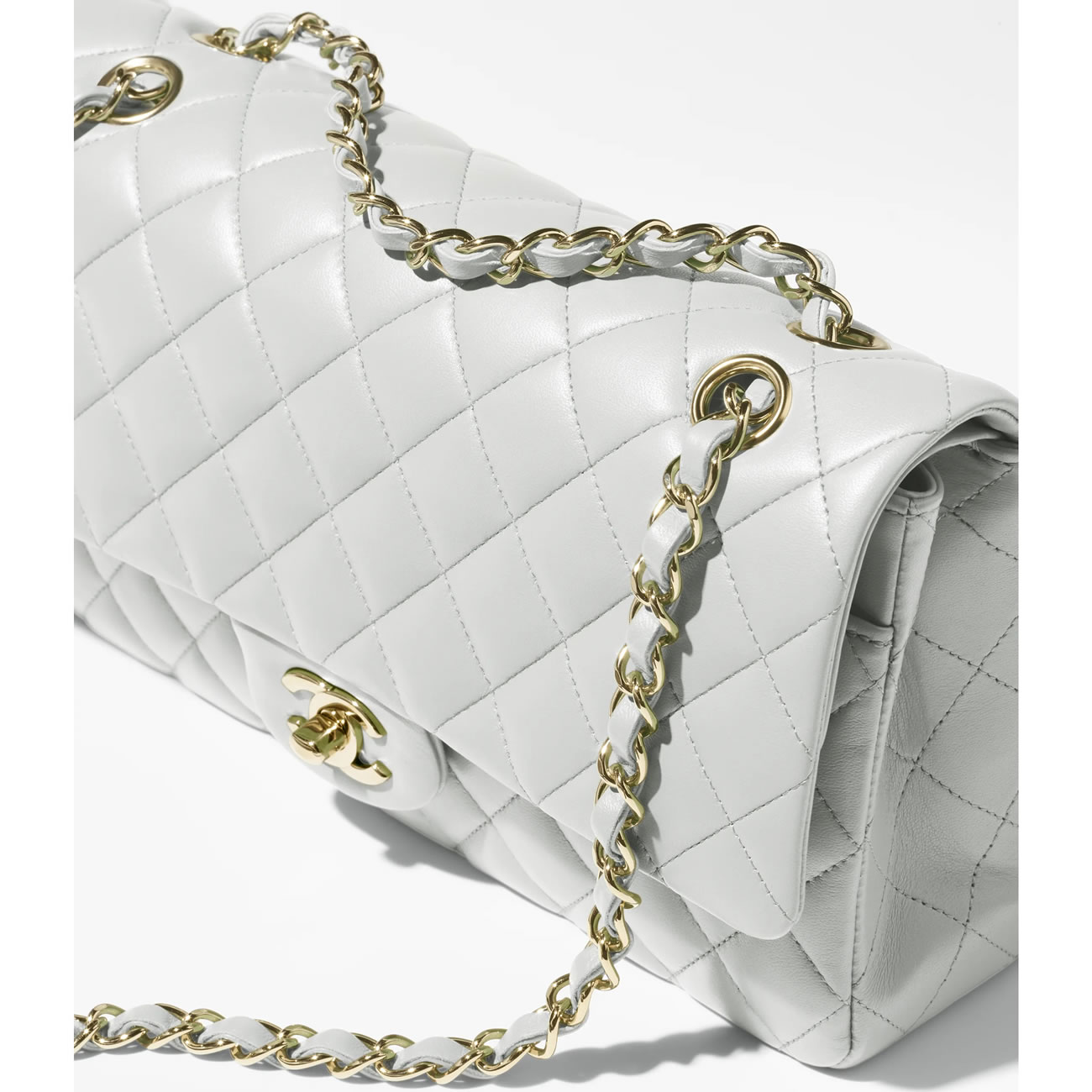 Chanel Classic Handbag 22 - www.kickbulk.co