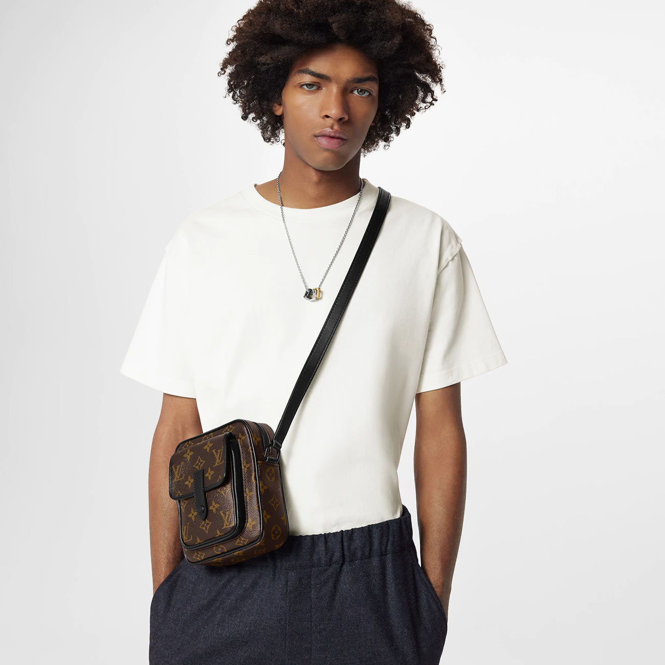 Lv Christopher Wearable Wallet M69404 5 - www.kickbulk.co