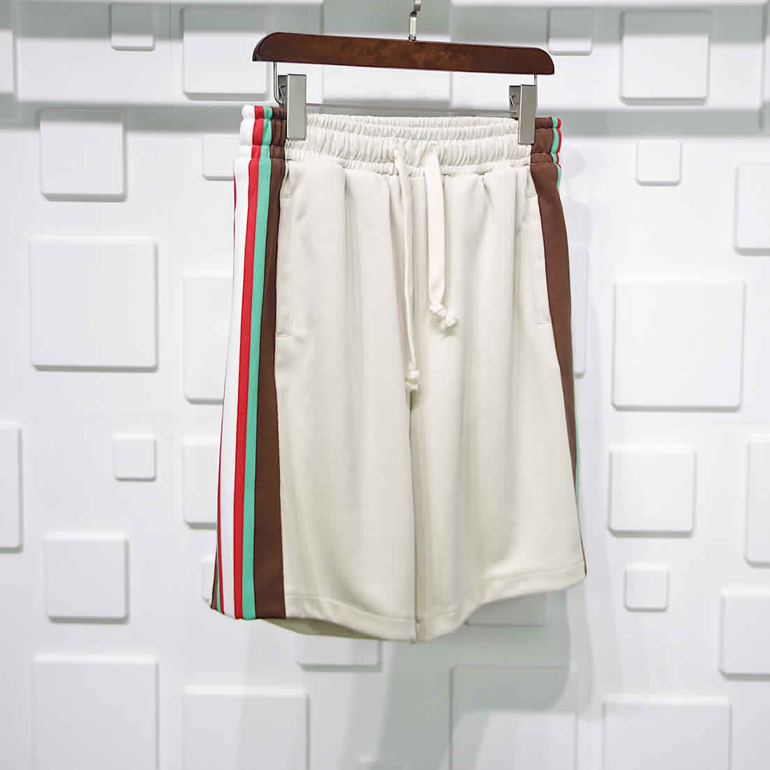 Gucci Red Green Webbing Shorts Apricot Color 2 - www.kickbulk.co