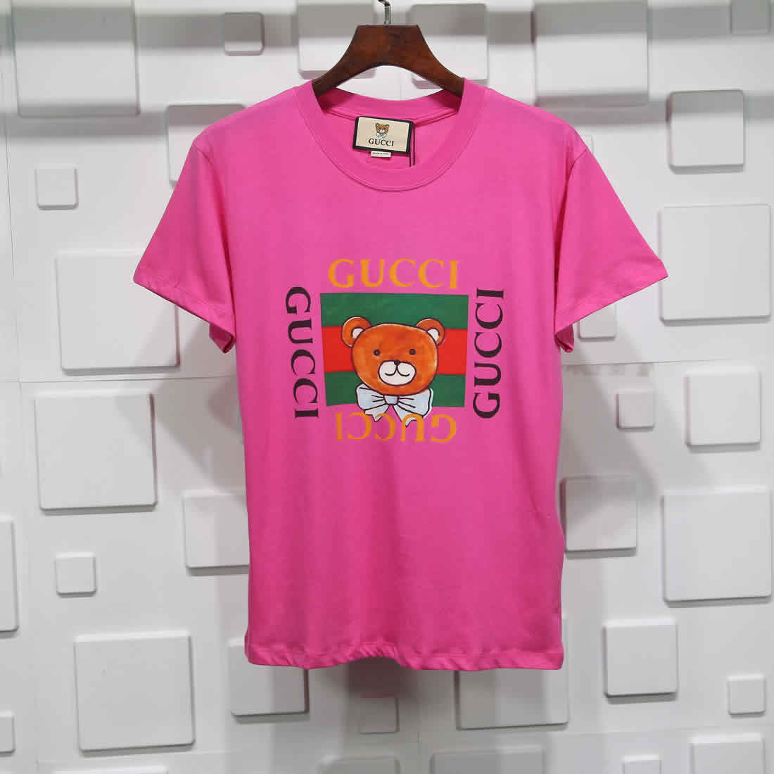 Gucci t deals shirt pink