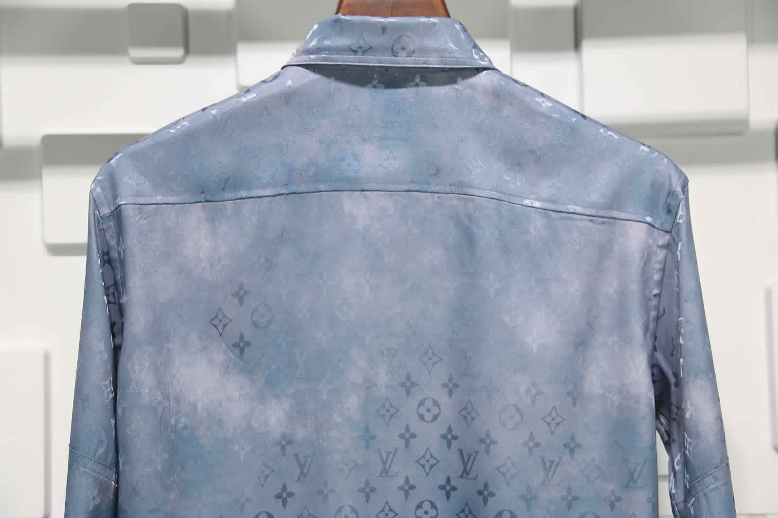 Louis Vuitton Silk Shirt 11 - www.kickbulk.co