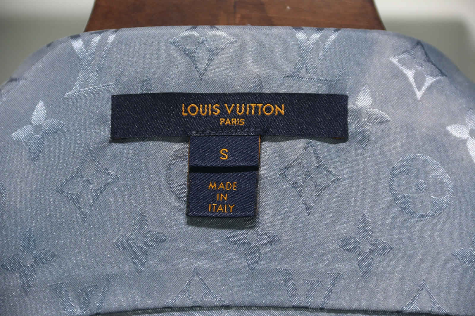 Louis Vuitton Silk Shirt 16 - www.kickbulk.co